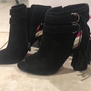 Size 8 black chunky heel bootie